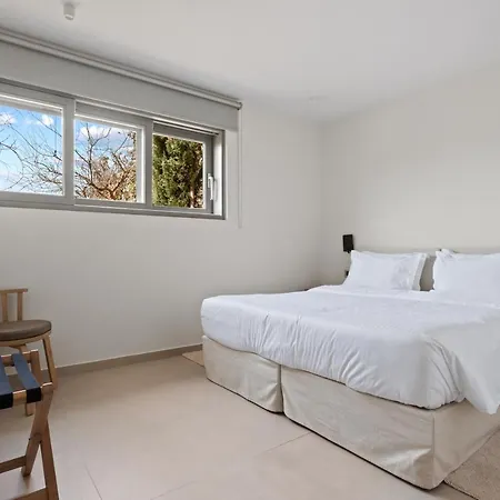 Villa Olea - Luxury With Swimming Pool, Tennis Court & Volley Koilas