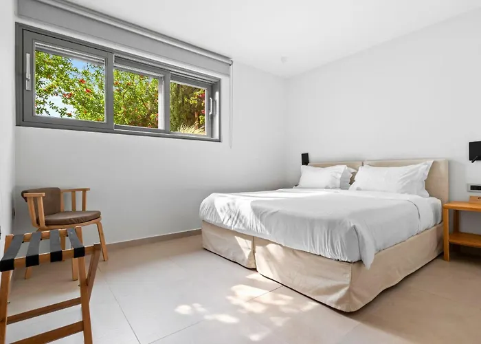 Olea - Luxury With Swimming Pool, Tennis Court & Volley Villa *